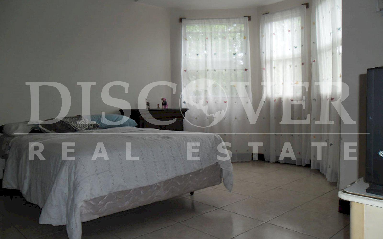 https://images.discovernica.com/propiedad/1600/Casa_Colonial_a_la_Venta_en_Granada_8_.jpg