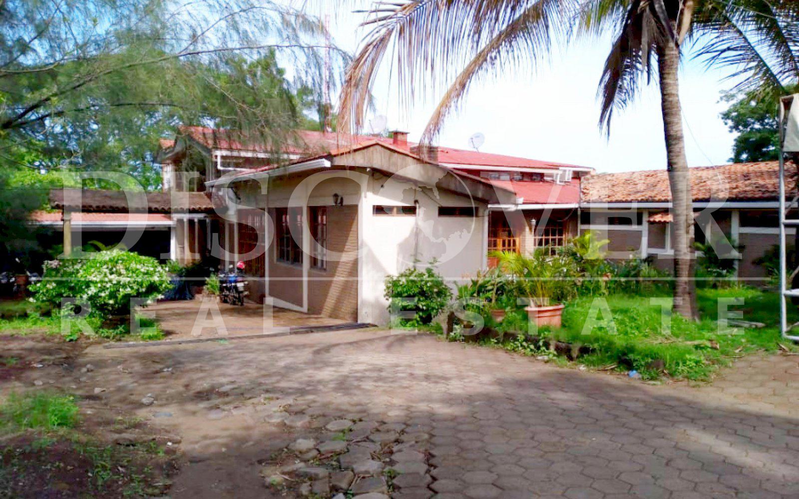 https://images.discovernica.com/propiedad/1600/Casa_con_Carpot.jpg