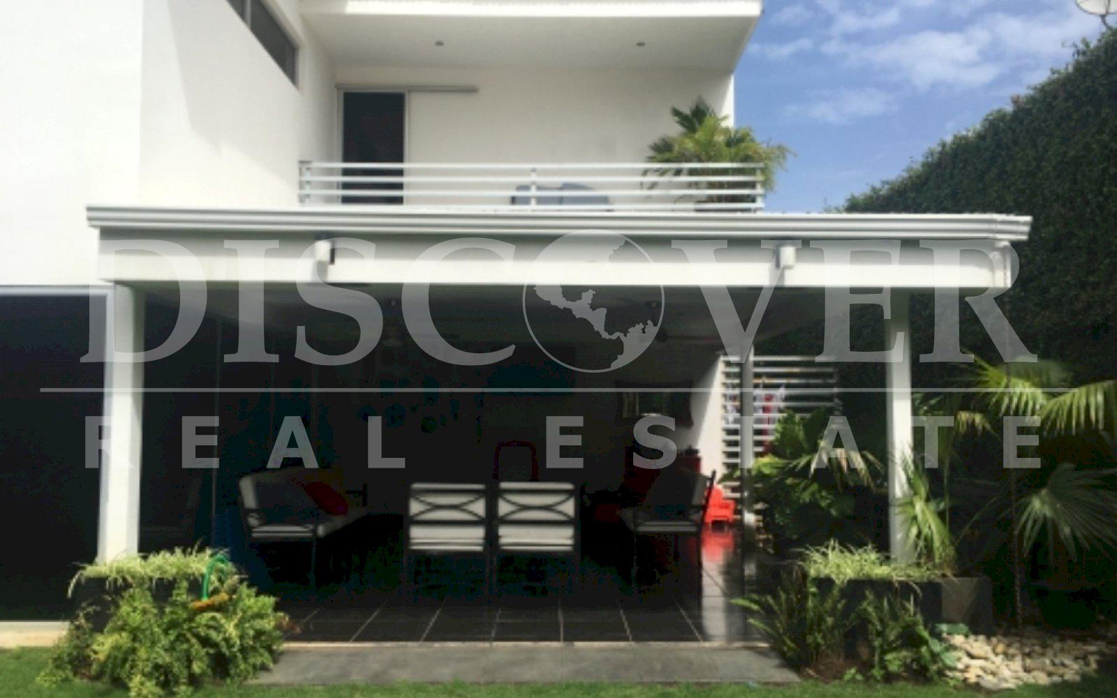  Modern house two floors in condominium in Las Colinas.