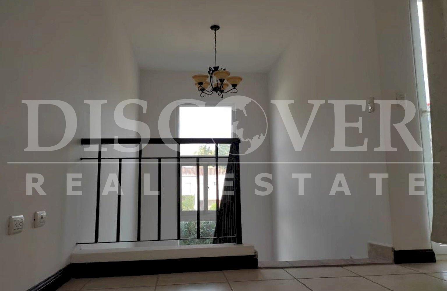  Spectacular Townhouse house for rent, with Club House in the Hills.