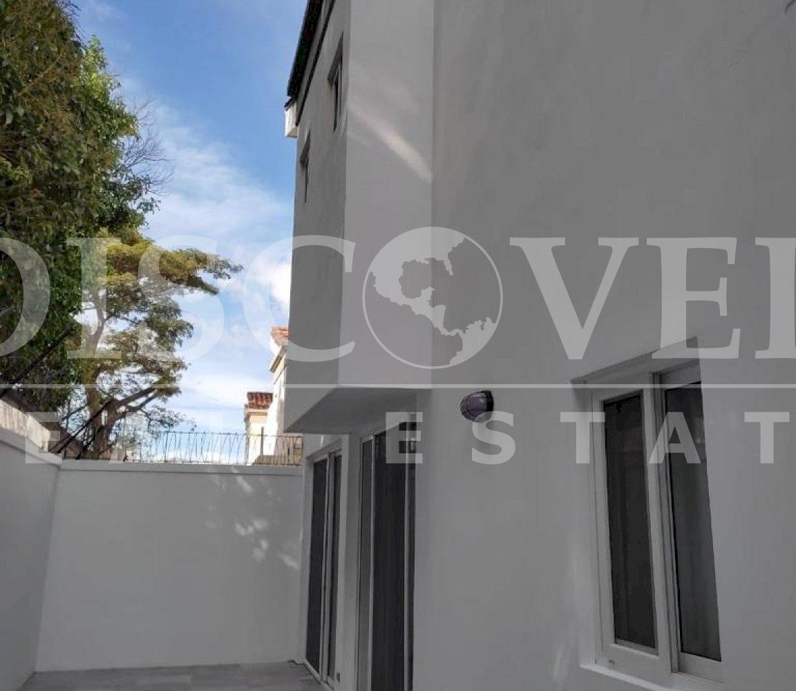  Spectacular Townhouse house for rent, with Club House in the Hills.