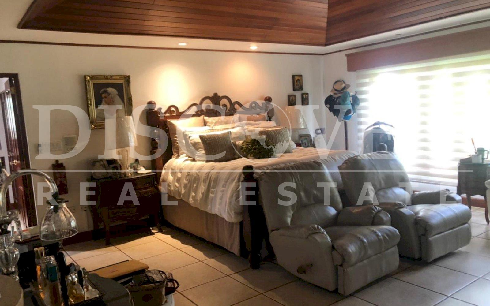  Spectacular house for rent - Sale located in Las Colinas.