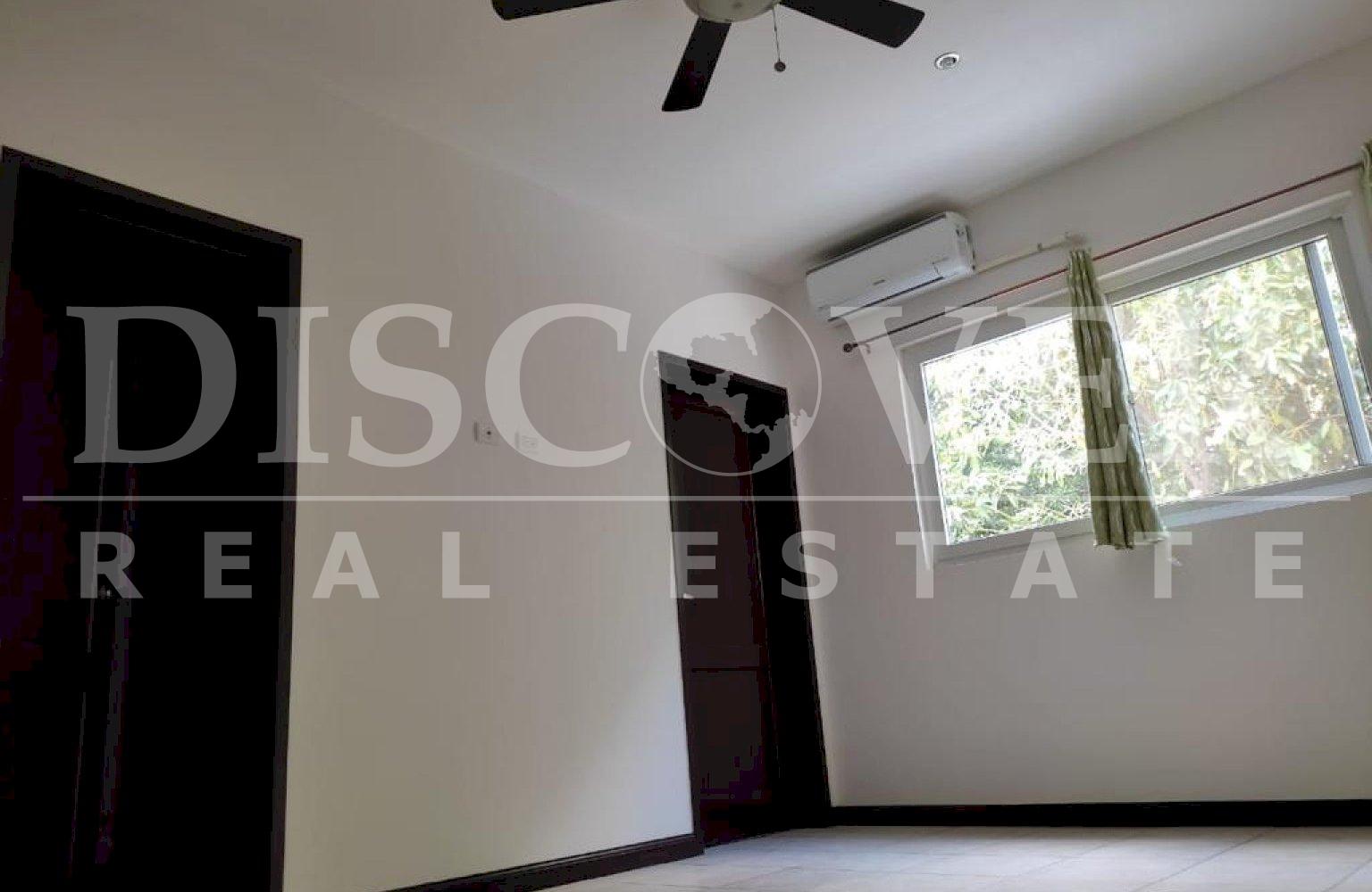  Spectacular Townhouse house for rent, with Club House in the Hills.