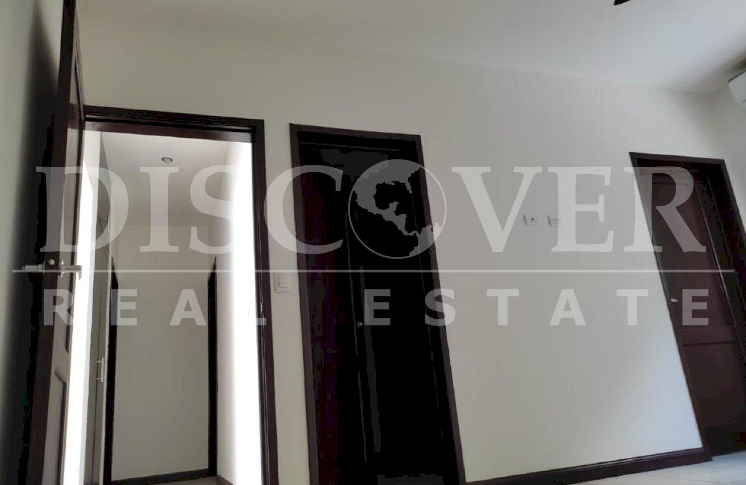  Spectacular Townhouse house for rent, with Club House in the Hills.