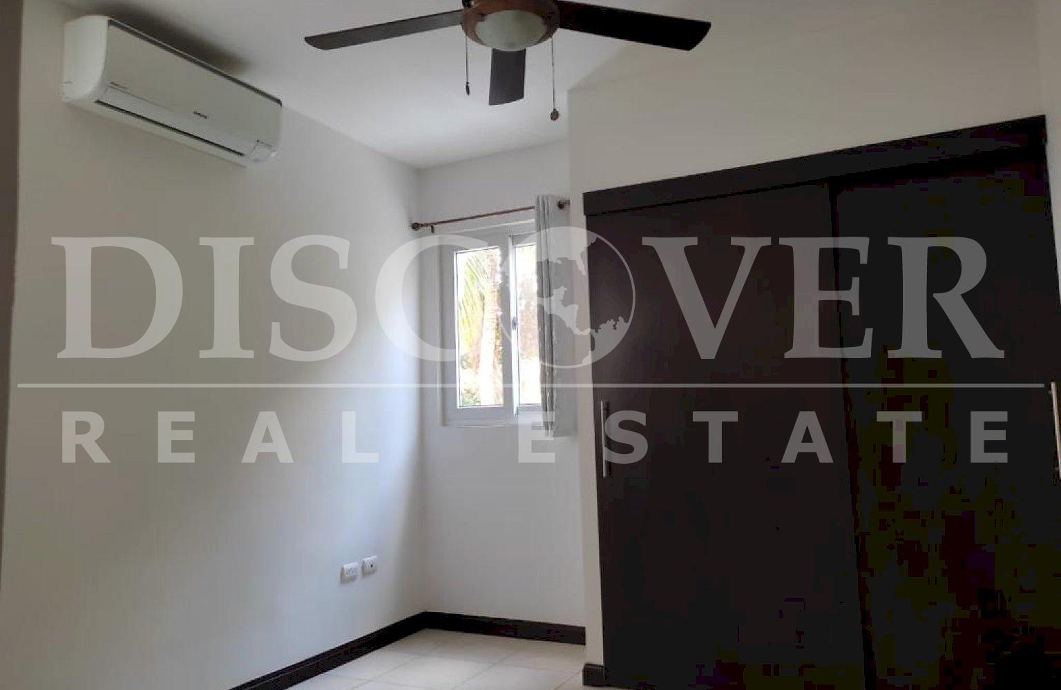  Spectacular Townhouse house for rent, with Club House in the Hills.