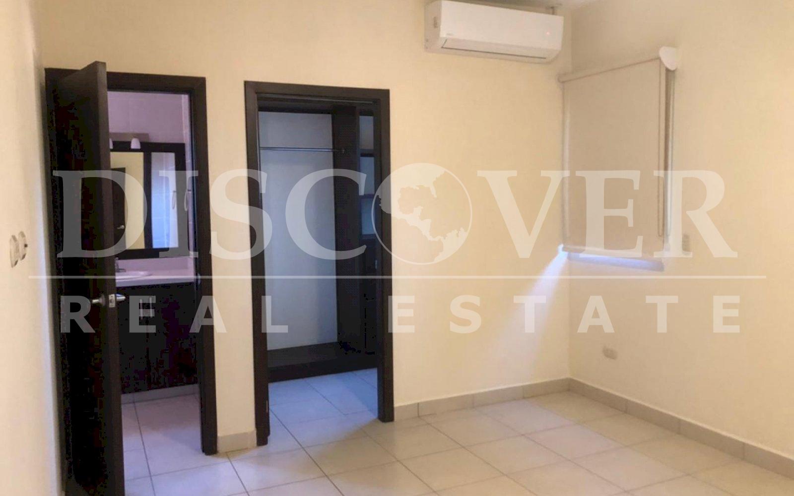 https://images.discovernica.com/propiedad/1600/Habitaci_n_principal_Vista_general.jpg
