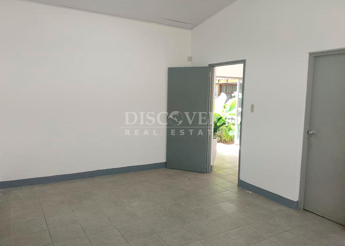  Office space for rent in Los Robles