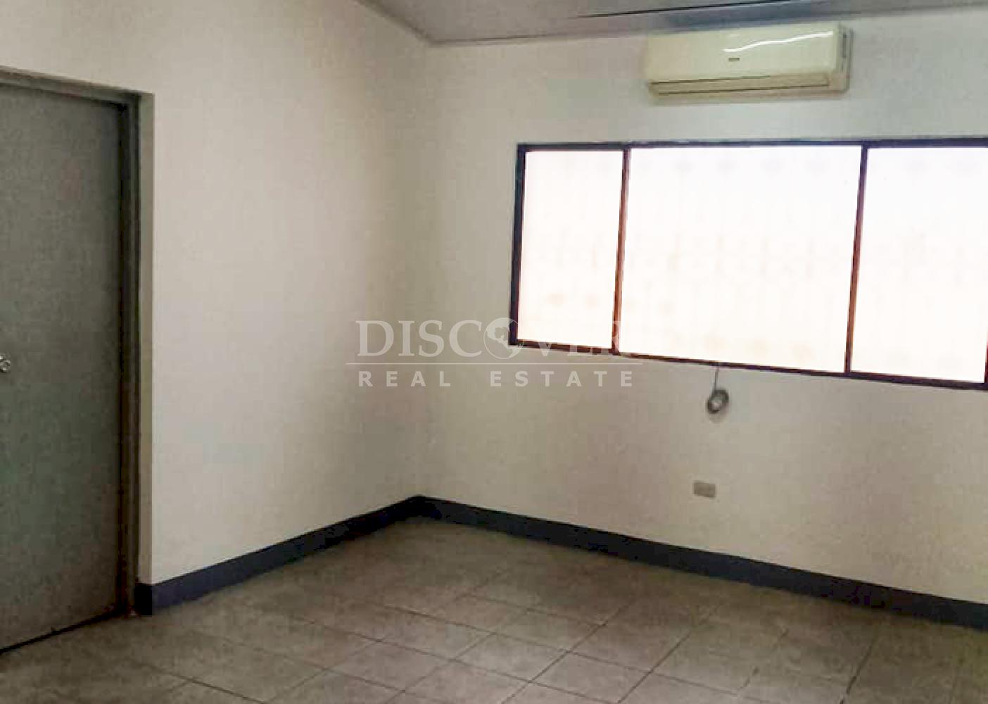  Office space for rent in Los Robles