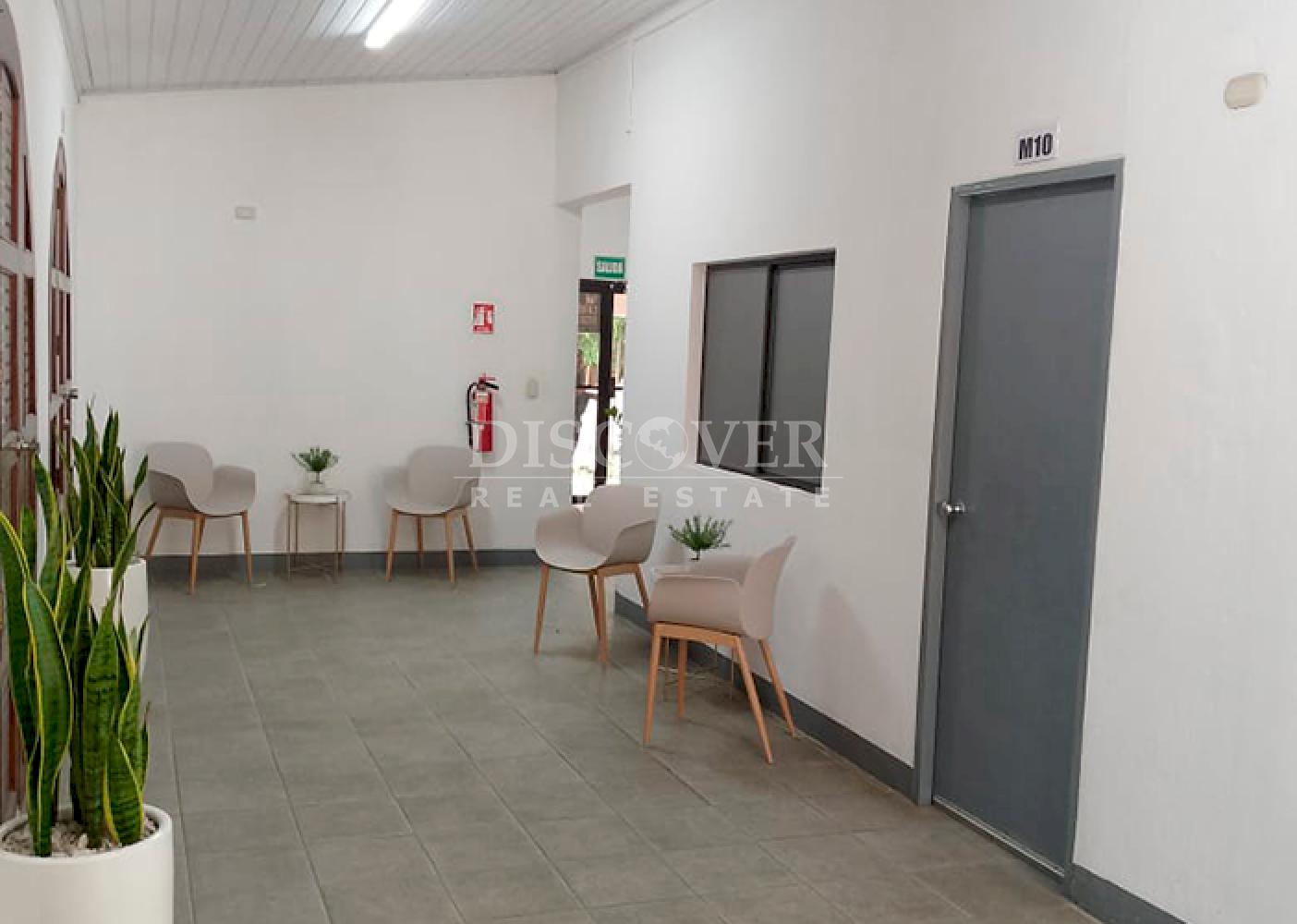  Office space for rent in Los Robles