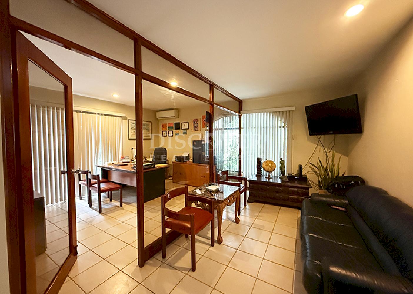 House for sale, converted into an office, in Santo Domingo 