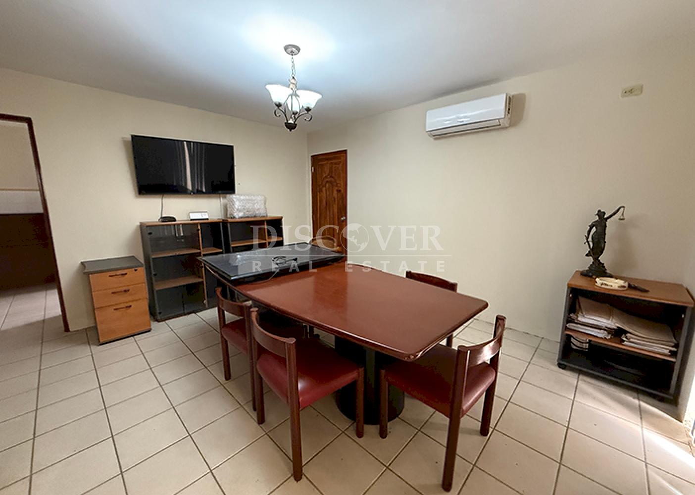House for sale, converted into an office, in Santo Domingo 