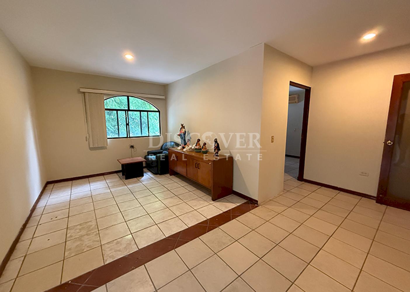 House for sale, converted into an office, in Santo Domingo 