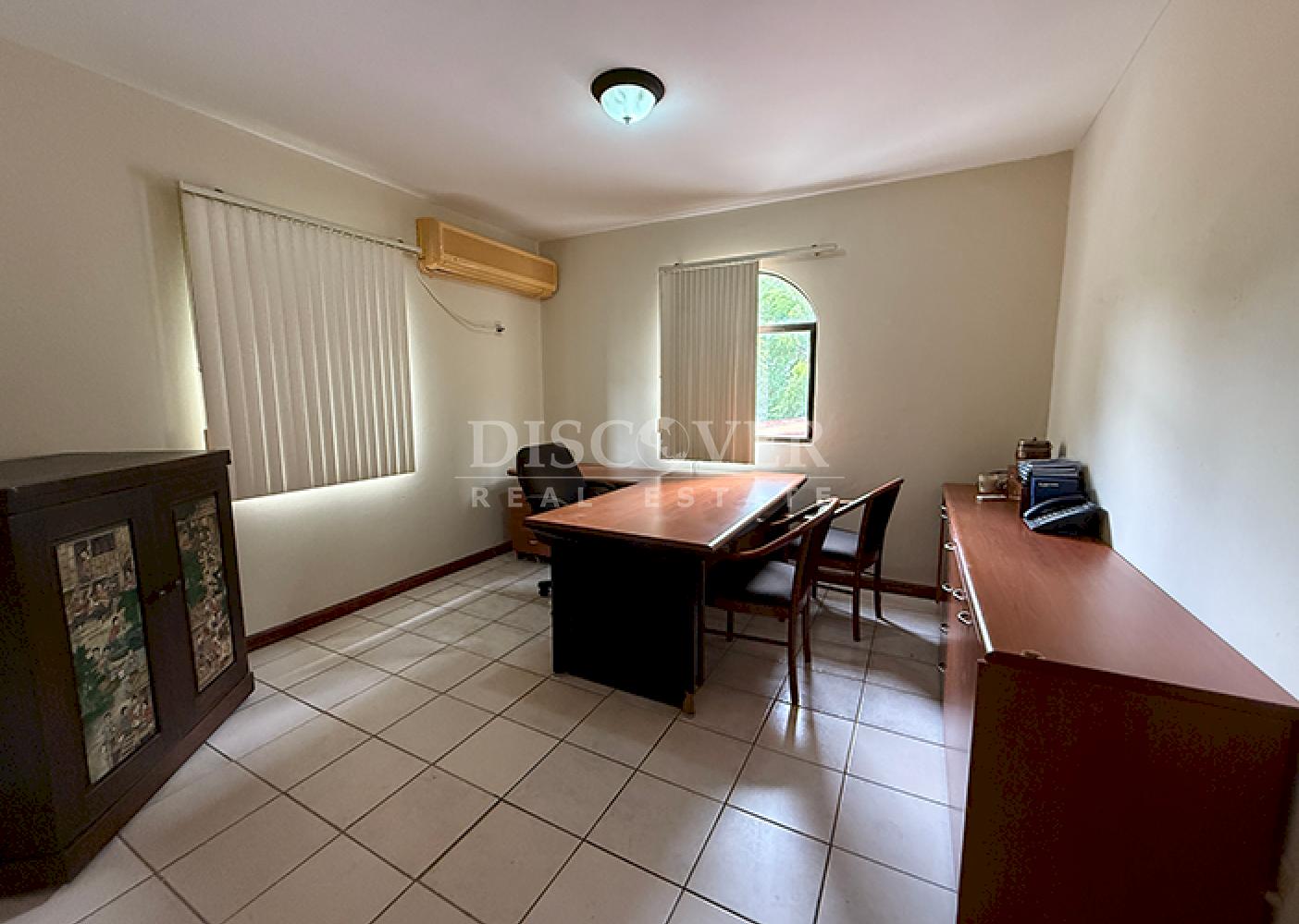 House for sale, converted into an office, in Santo Domingo 