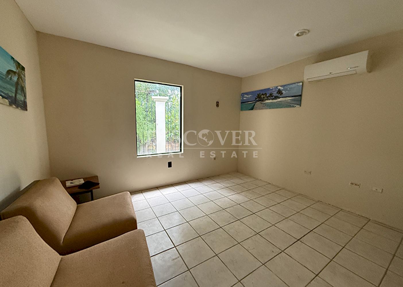 House for sale, converted into an office, in Santo Domingo 