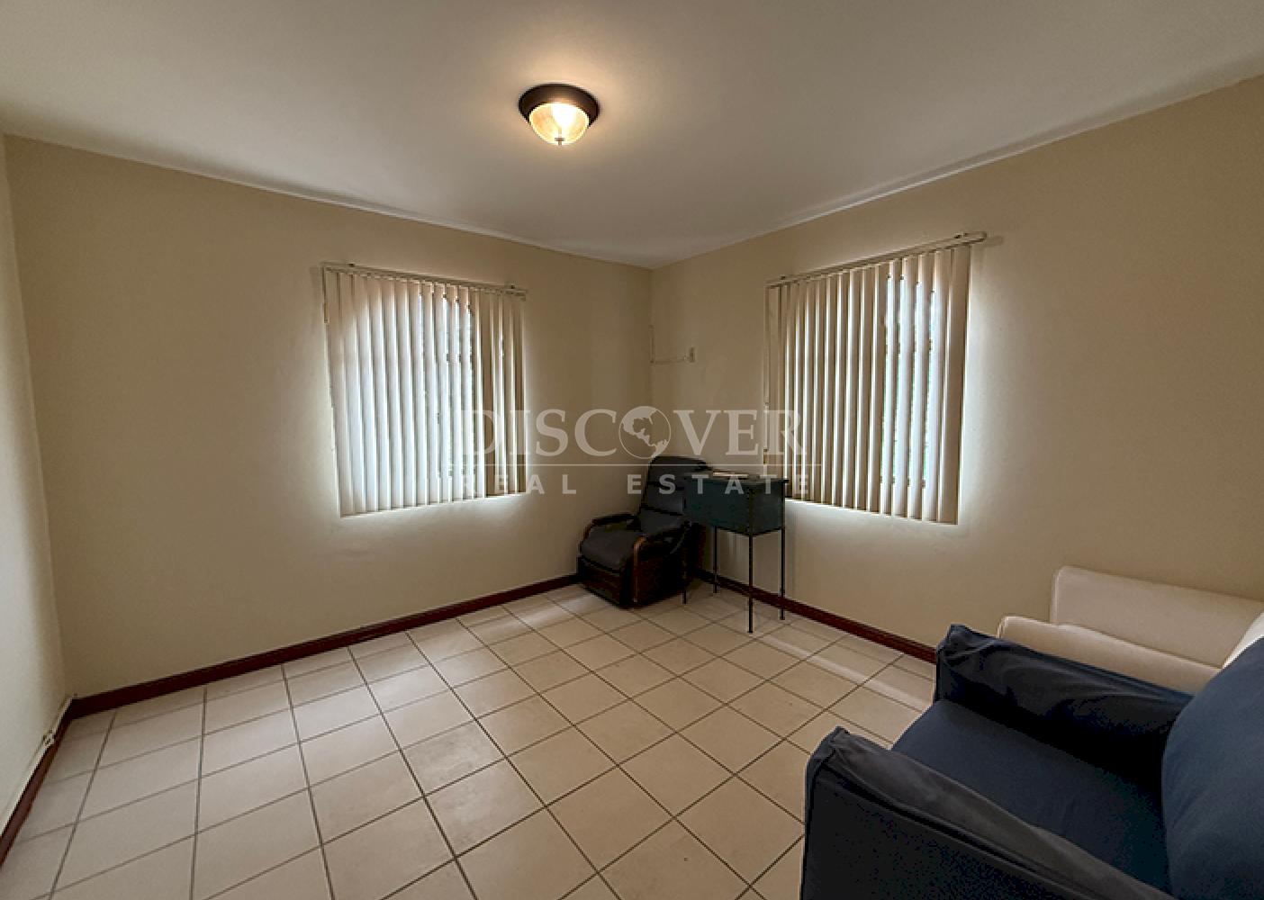 House for sale, converted into an office, in Santo Domingo 