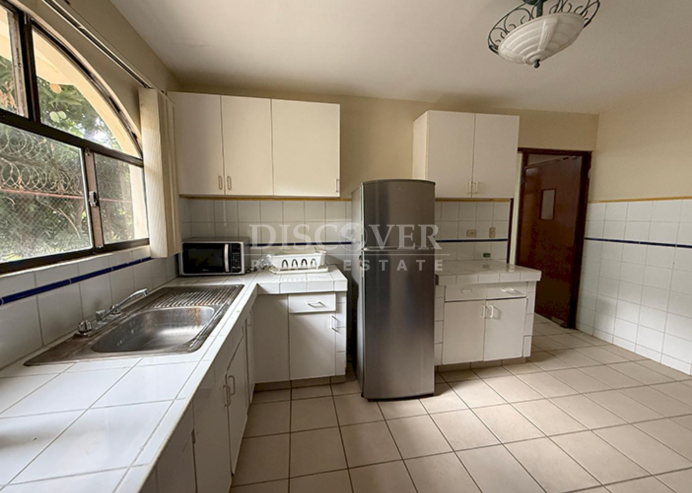 House for sale, converted into an office, in Santo Domingo 