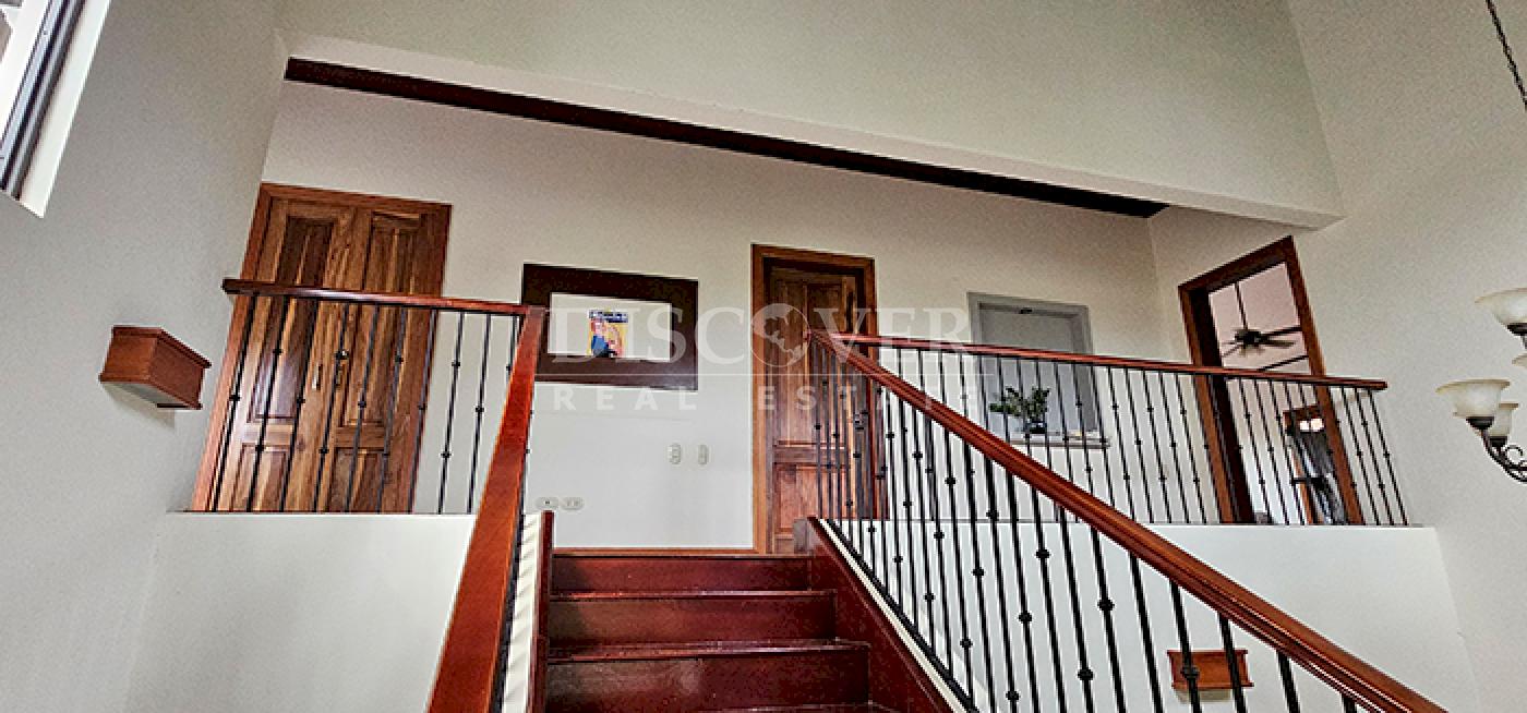  House for Sale/Rent - Cool, Quiet and Safe area of Carretera Sur