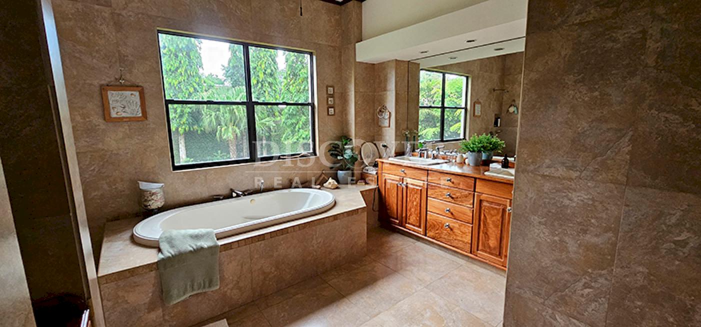  House for Sale/Rent - Cool, Quiet and Safe area of Carretera Sur