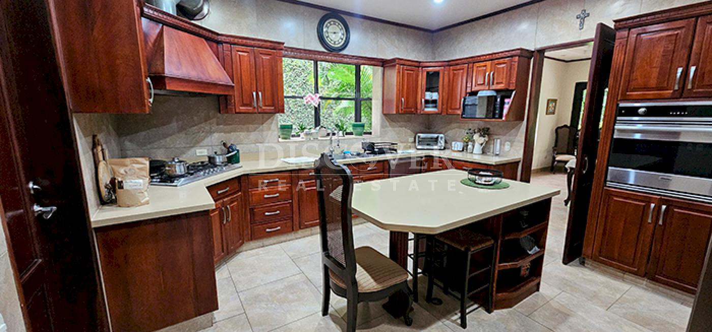  House for Sale/Rent - Cool, Quiet and Safe area of Carretera Sur