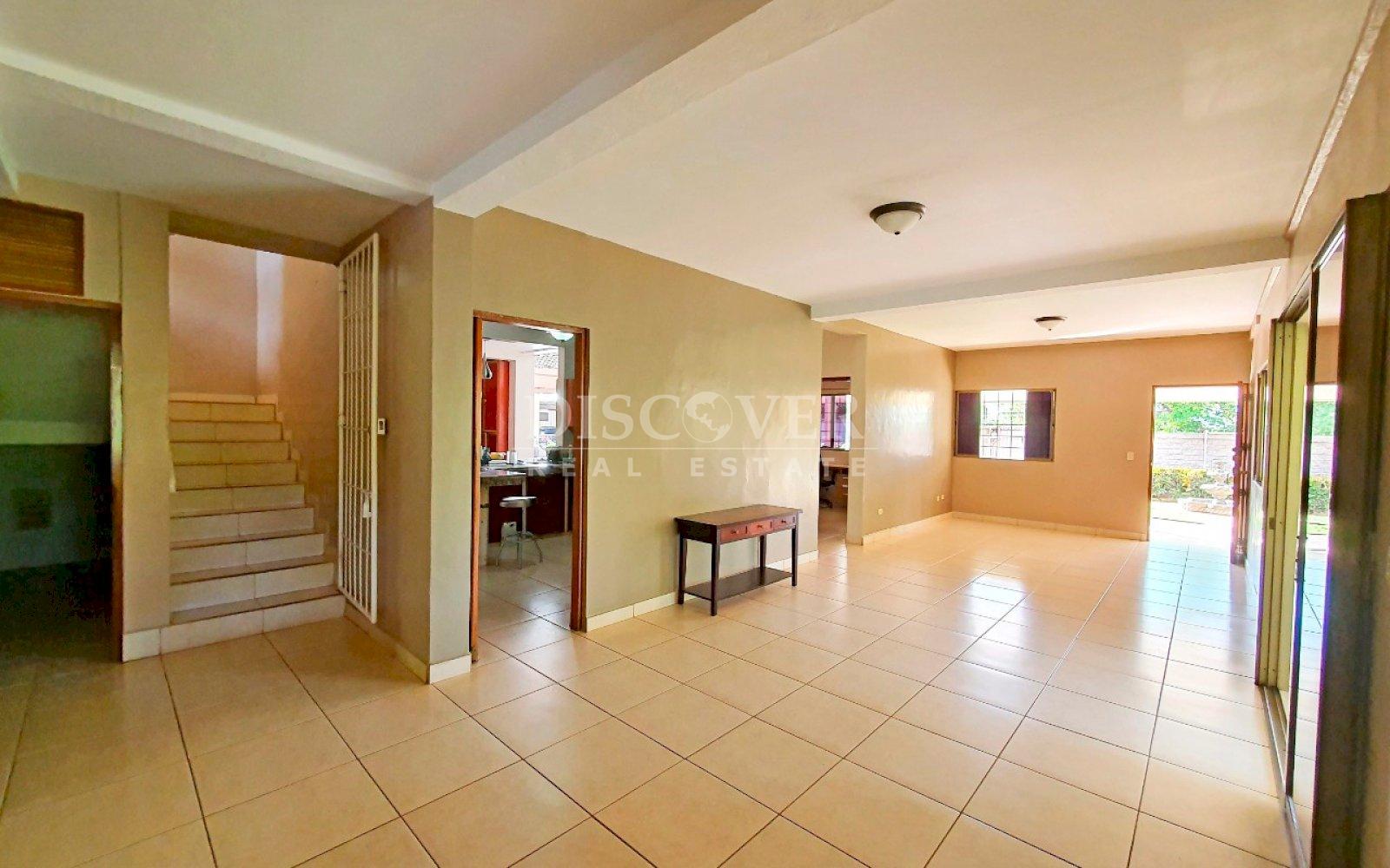  Three-story house for sale in Carretera Vieja Leon 