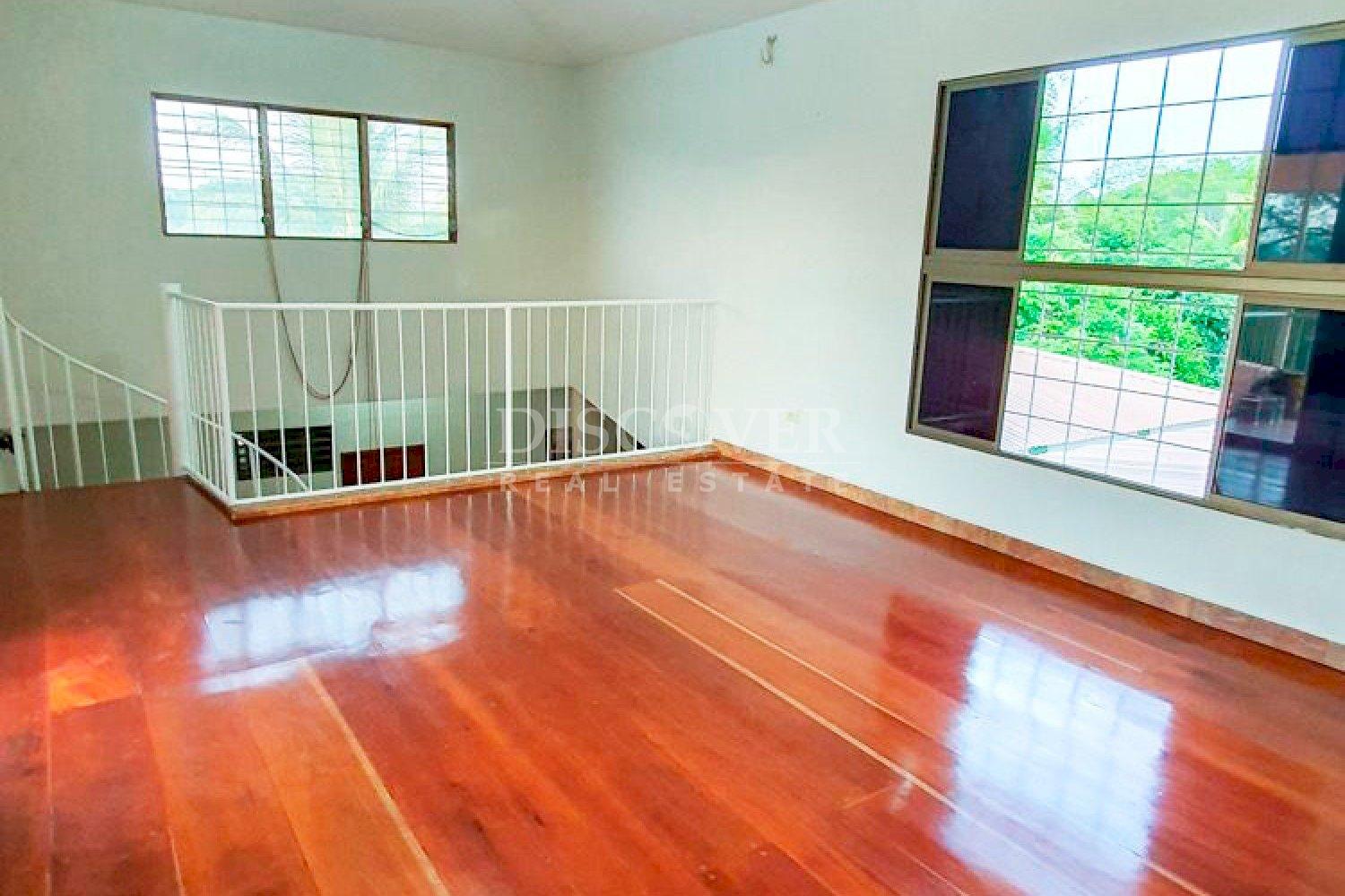  Three-story house for sale in Carretera Vieja Leon 