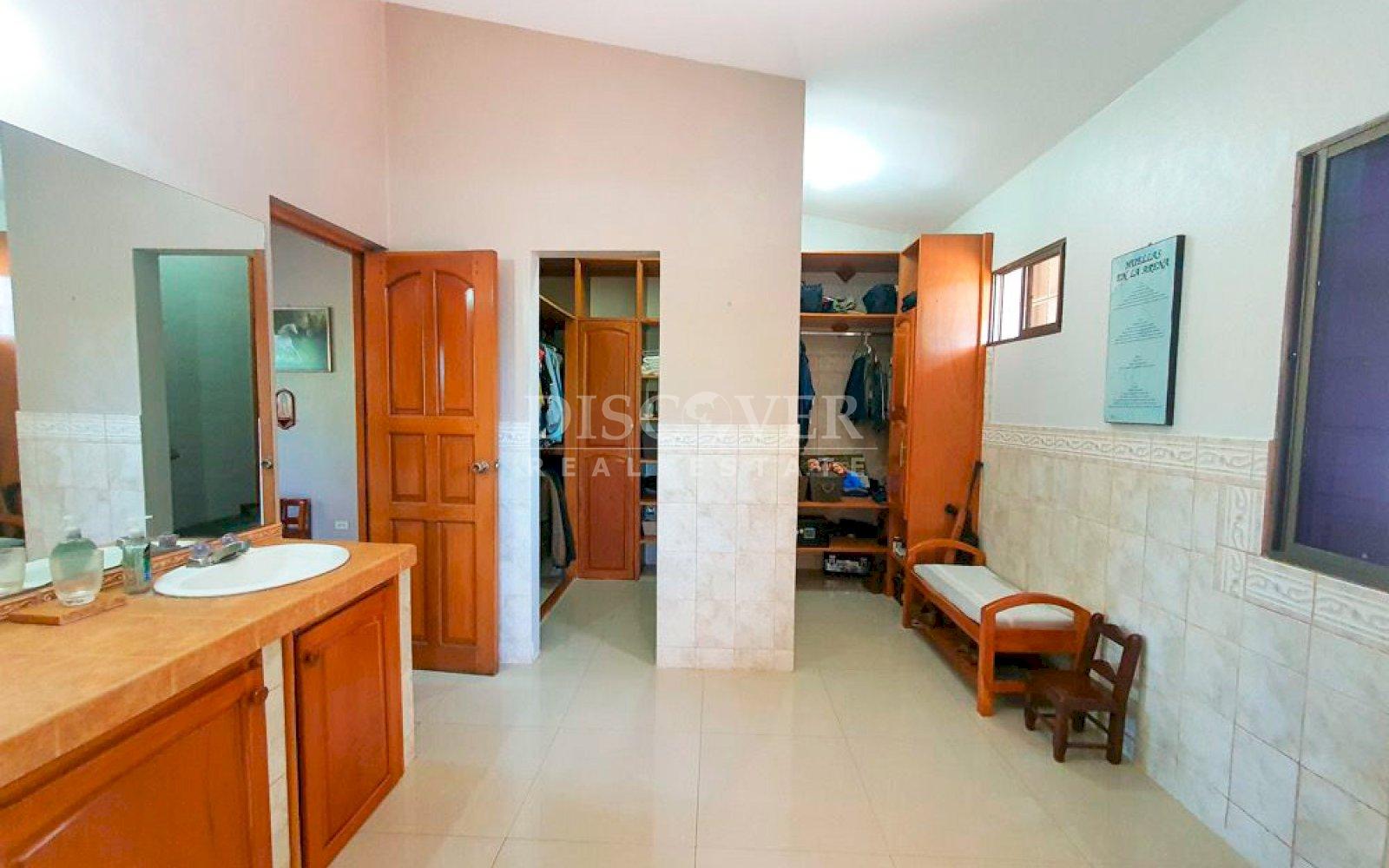  Three-story house for sale in Carretera Vieja Leon 