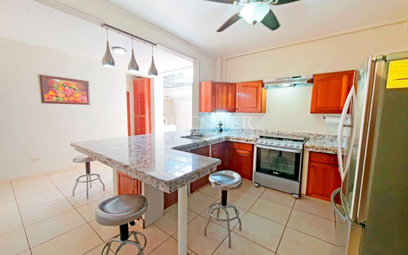  Three-story house for sale in Carretera Vieja Leon 