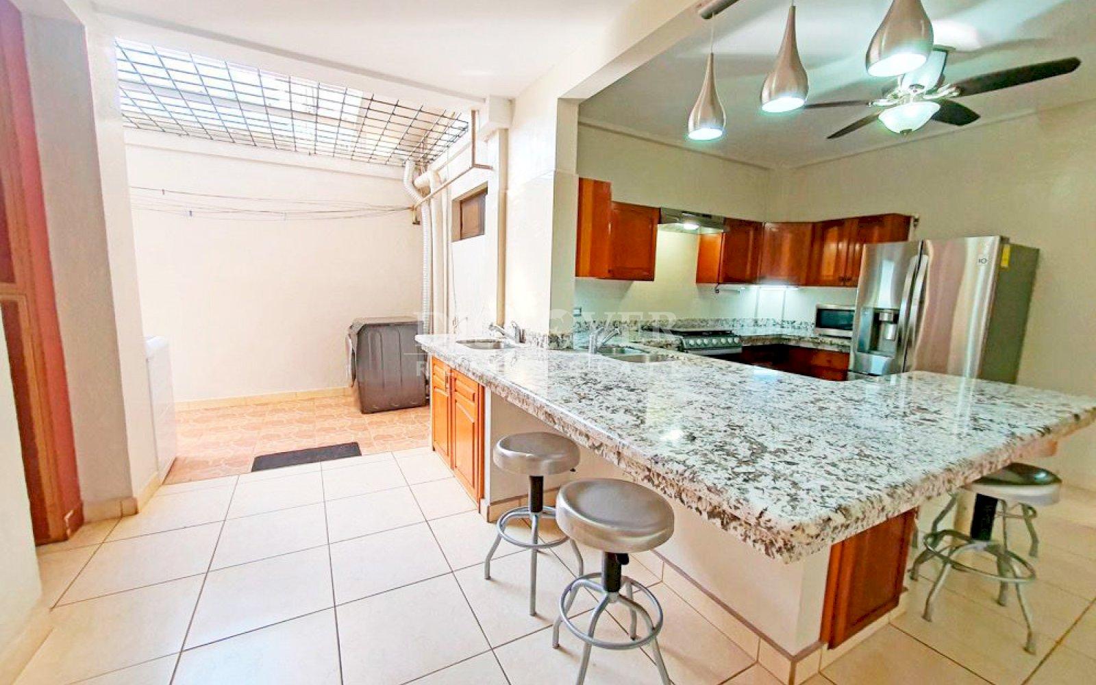  Three-story house for sale in Carretera Vieja Leon 