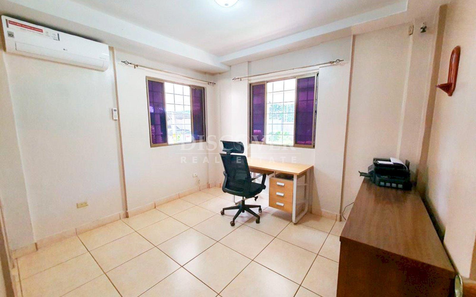  Three-story house for sale in Carretera Vieja Leon 