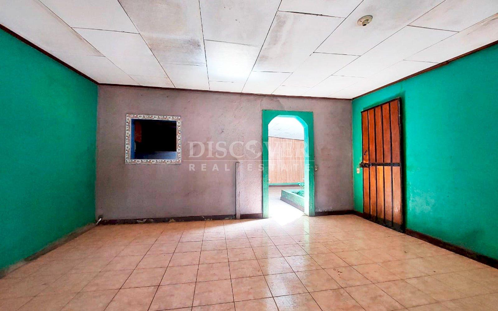  House with large lot for sale on Masaya Highway 