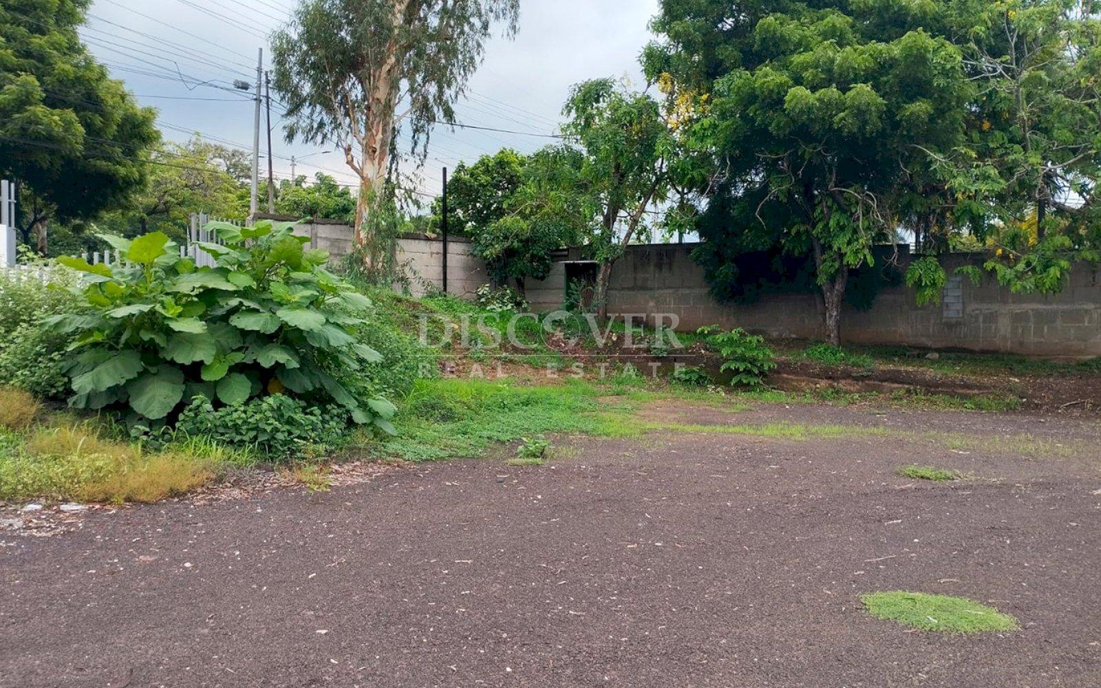  Land for rent with excellent location on the road.