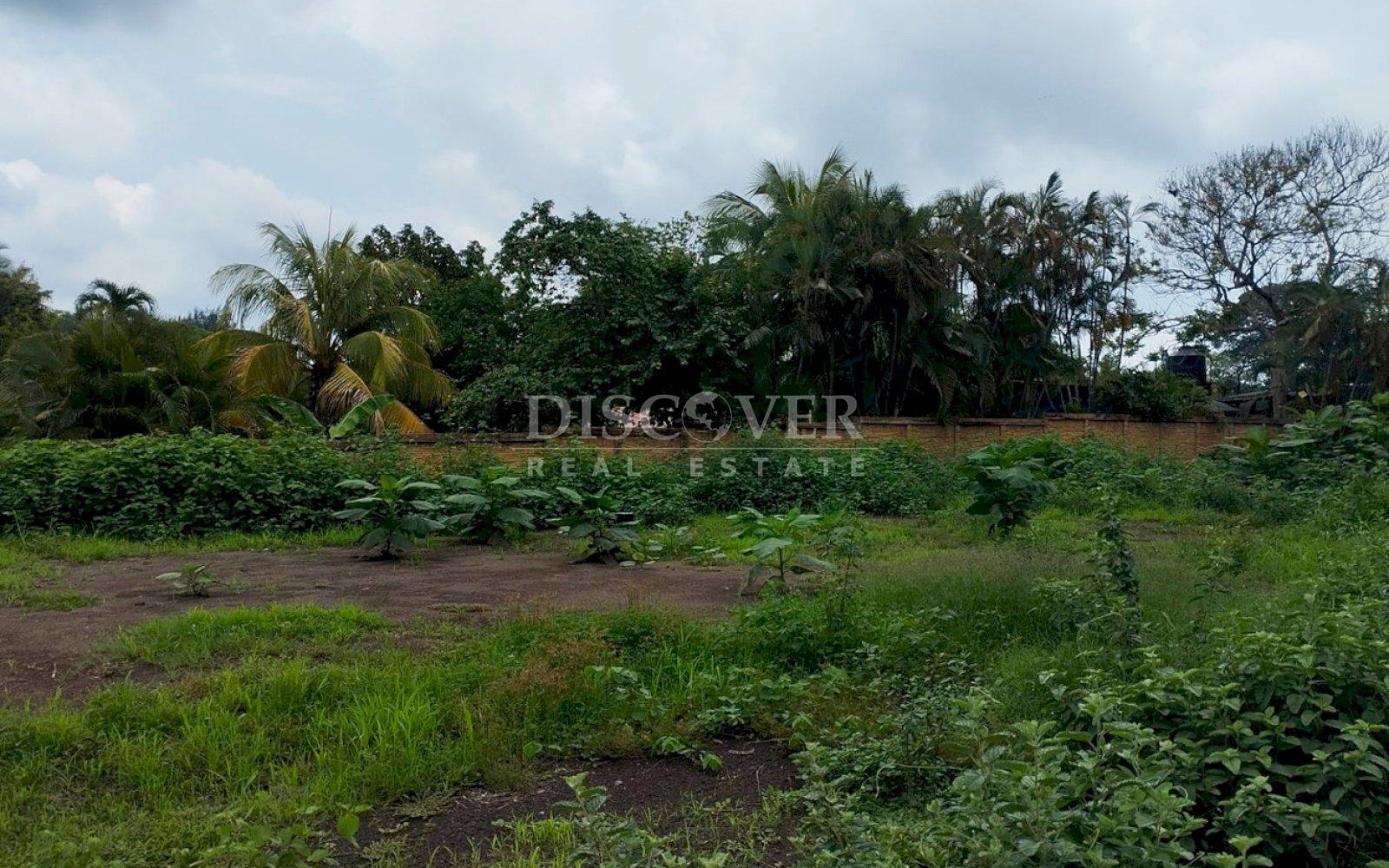  Land for rent with excellent location on the road.