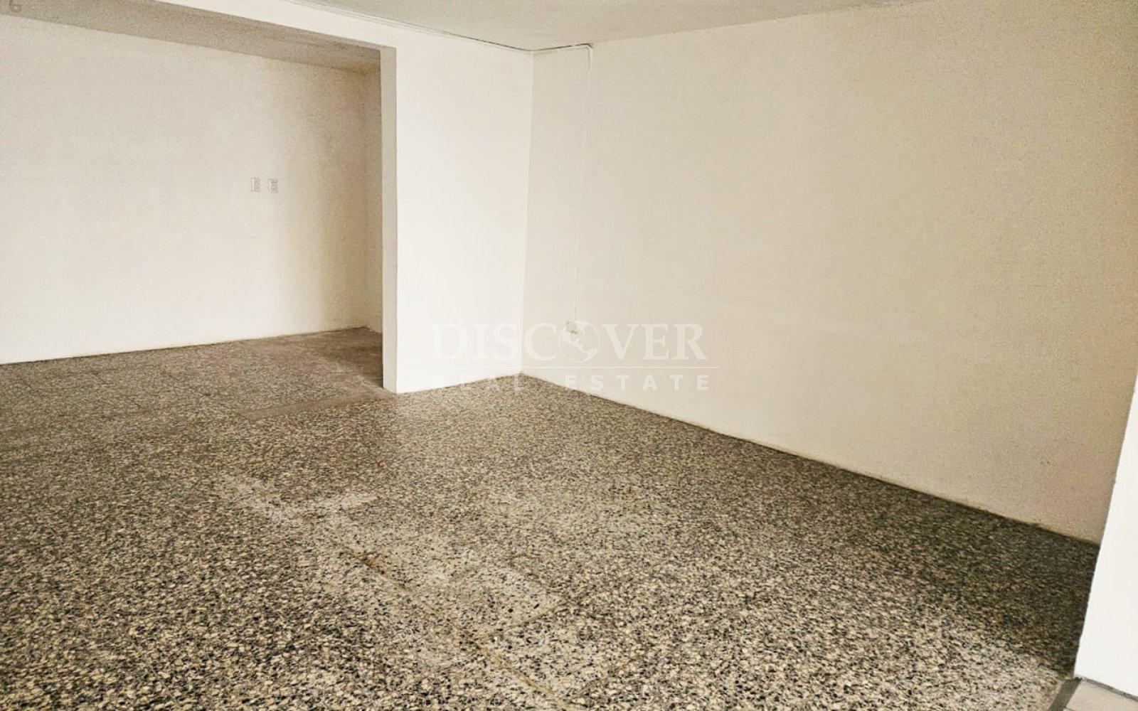  Modules for rent in high commercial flow area 