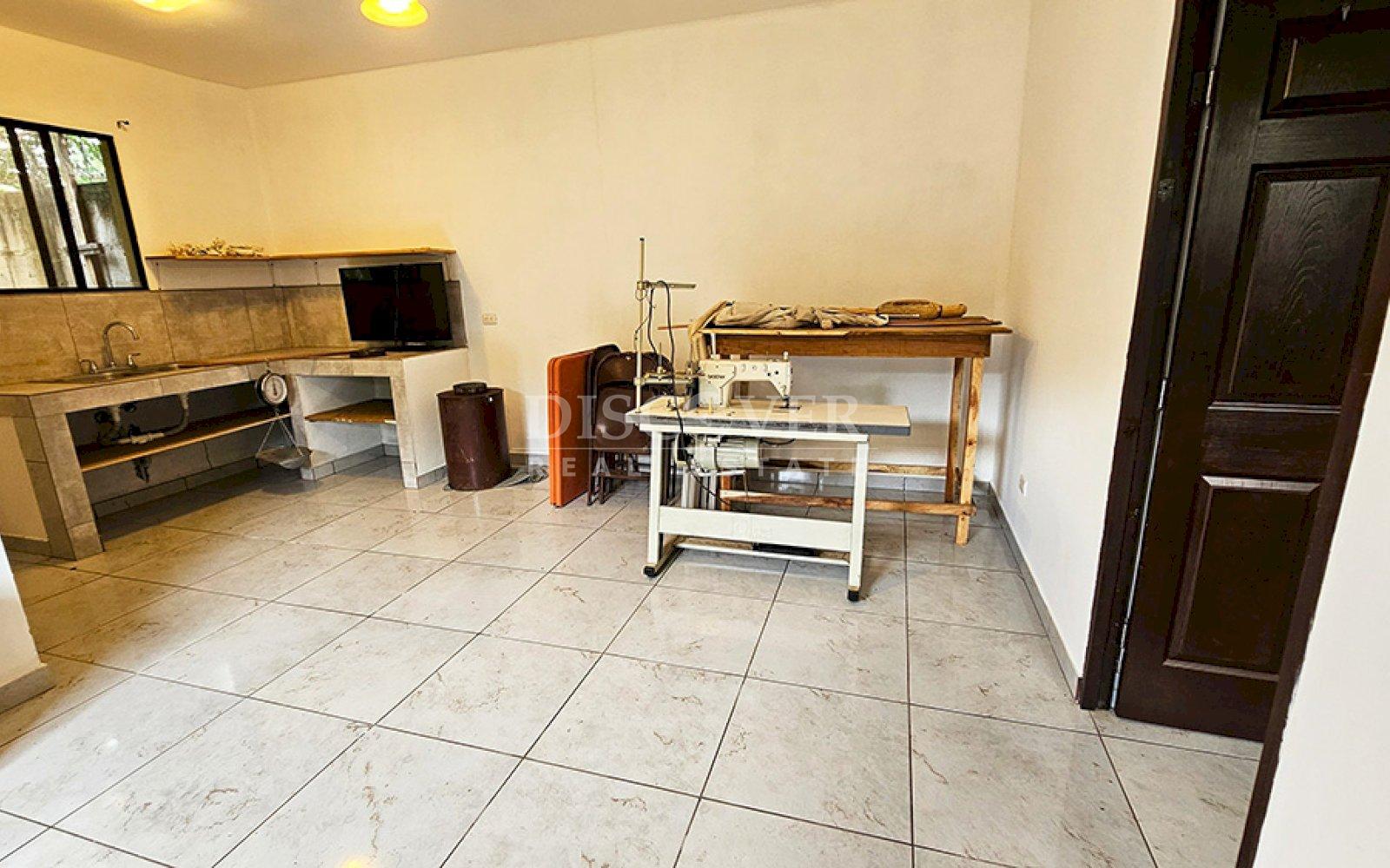  One-story house for sale - road to Ticuantepe