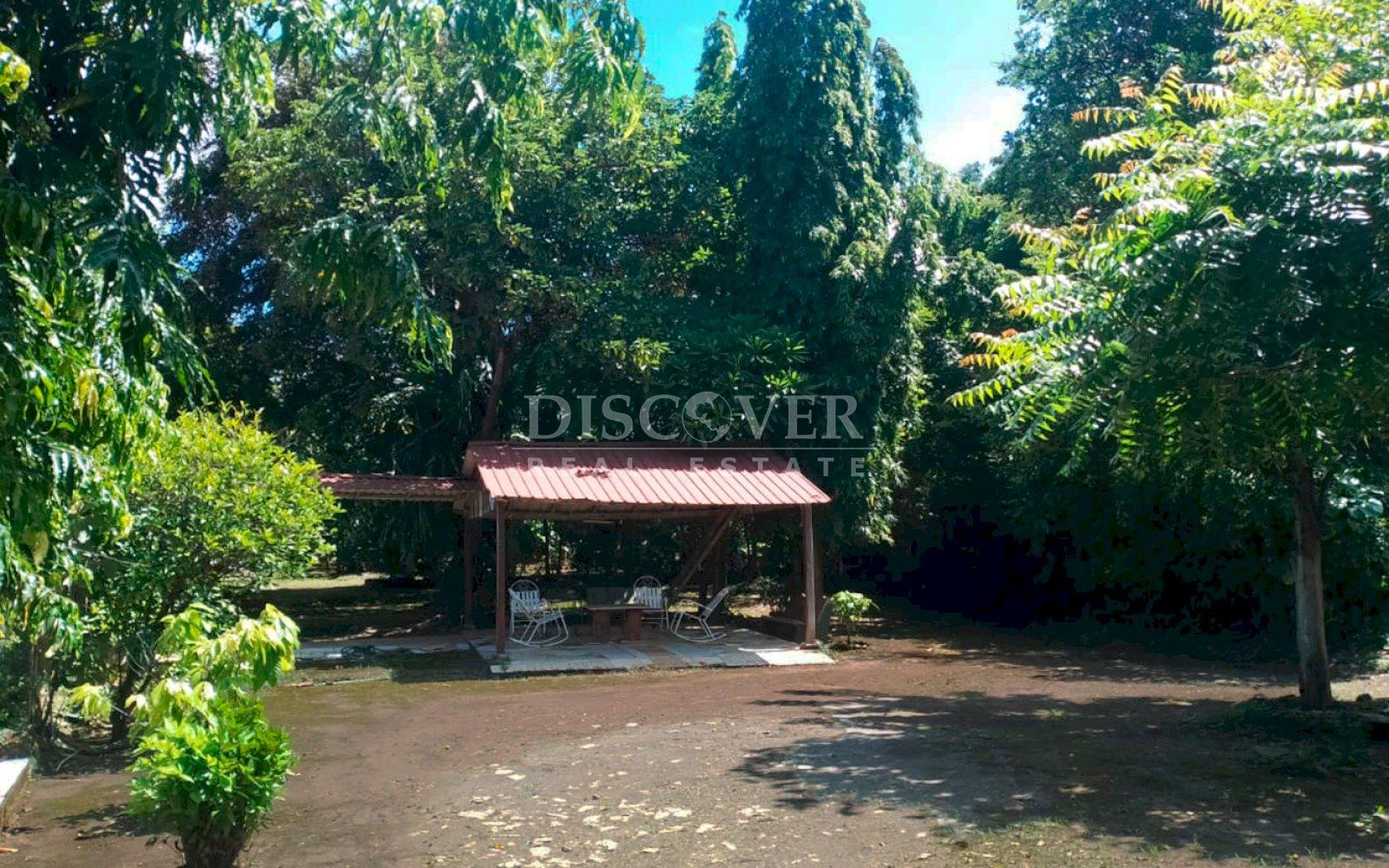  House with large lot for sale on Masaya Highway 