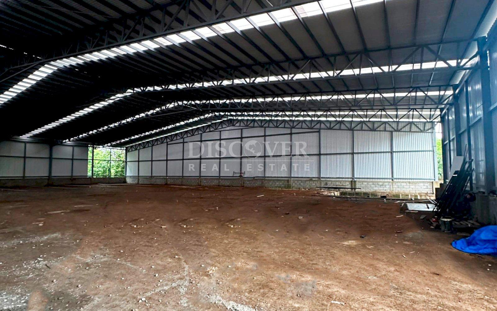  Warehouse for rent in Las Colinas 
