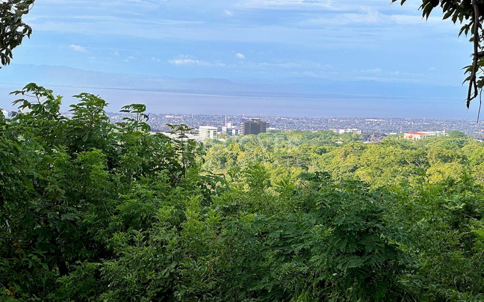  Land for sale with view in Villa Fontana