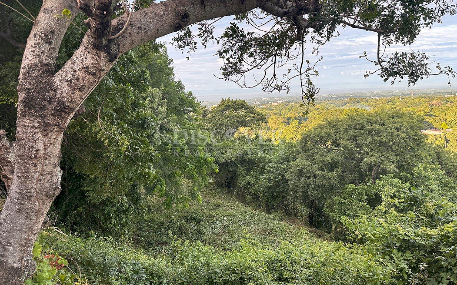  Land for sale with view in Villa Fontana