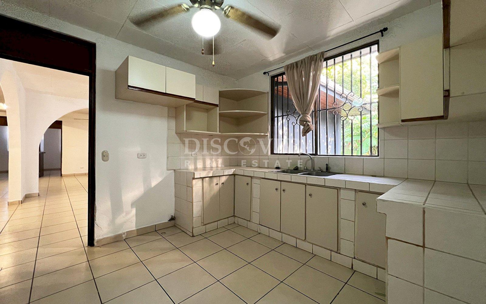  House for rent in residential area in Villa Fontana 