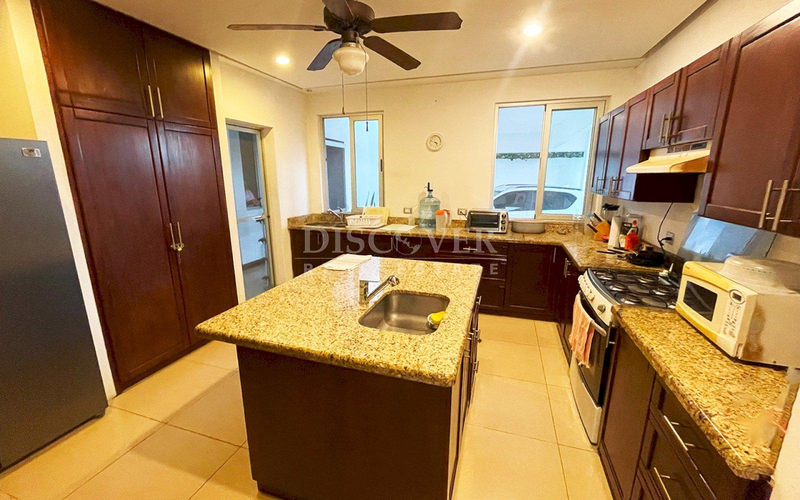  Semi-furnished house for sale in Santo Domingo 