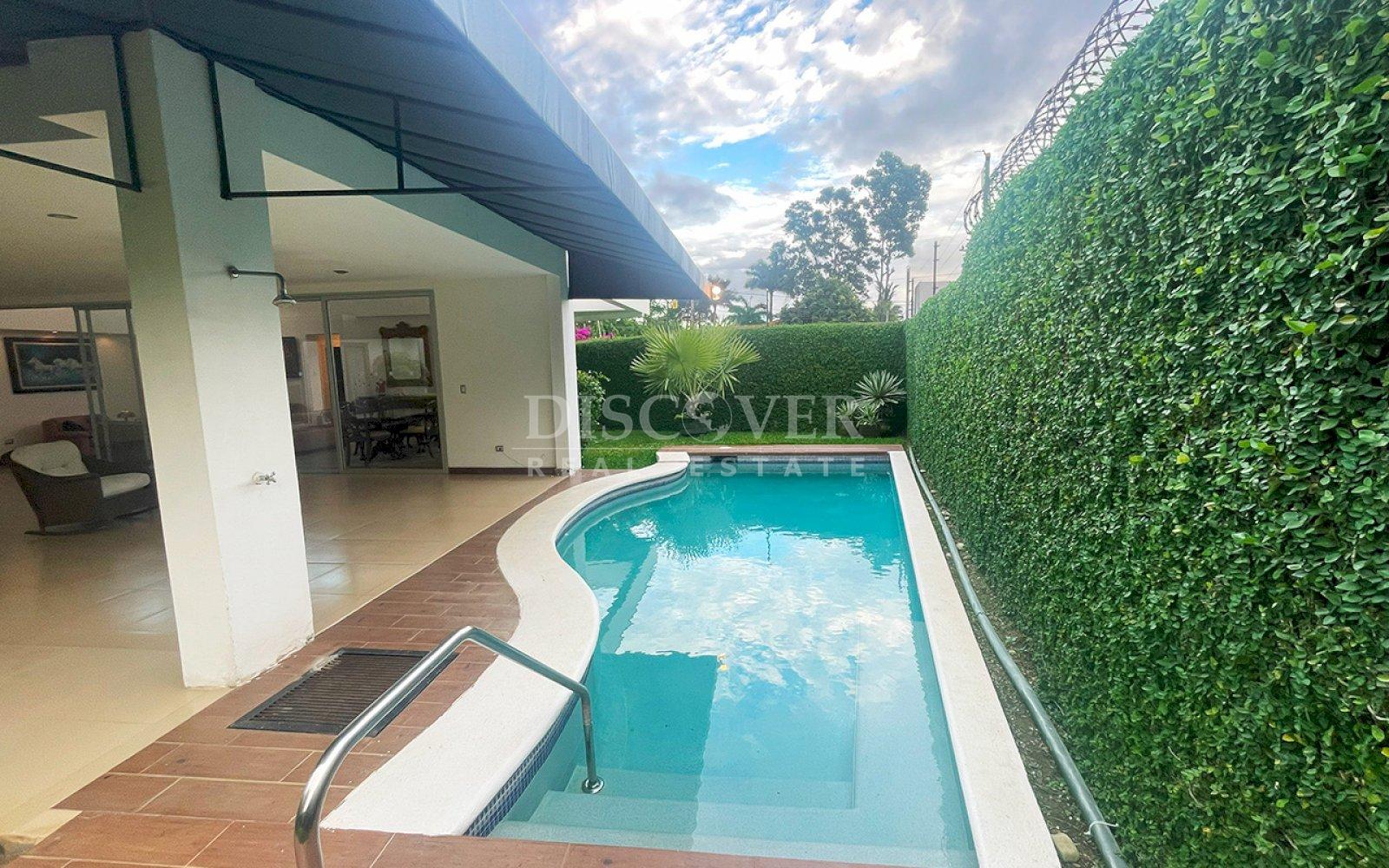  Semi-furnished house for sale in Santo Domingo 