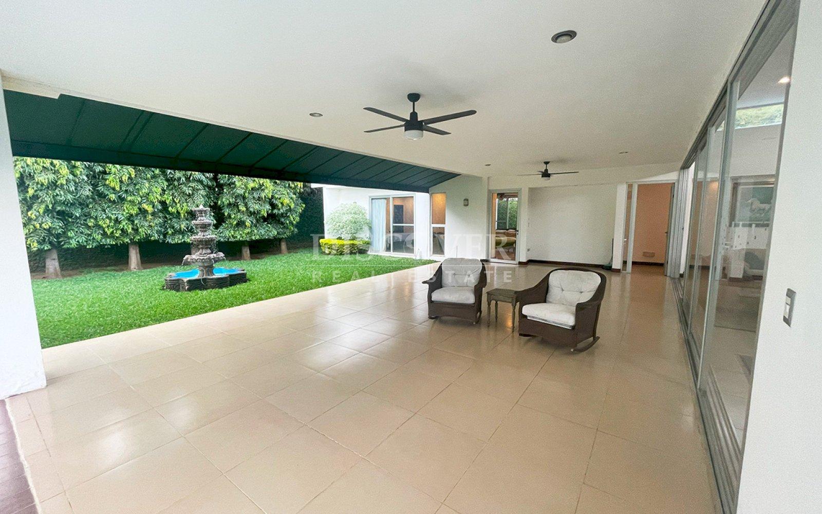  Semi-furnished house for sale in Santo Domingo 