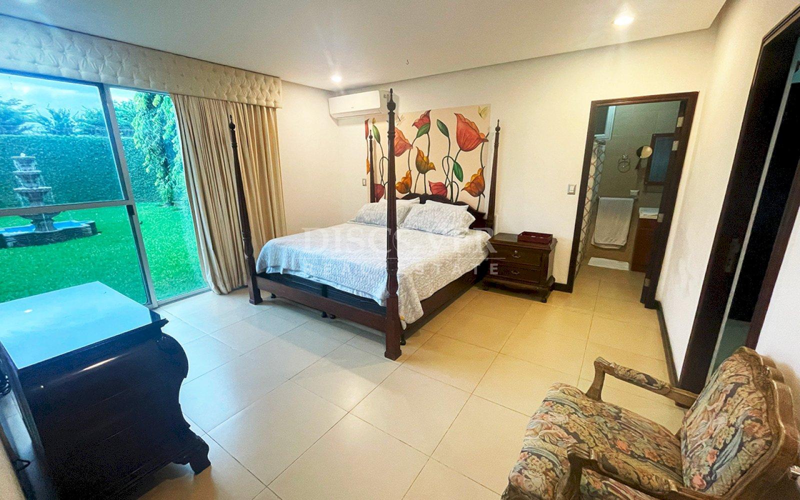  Semi-furnished house for sale in Santo Domingo 