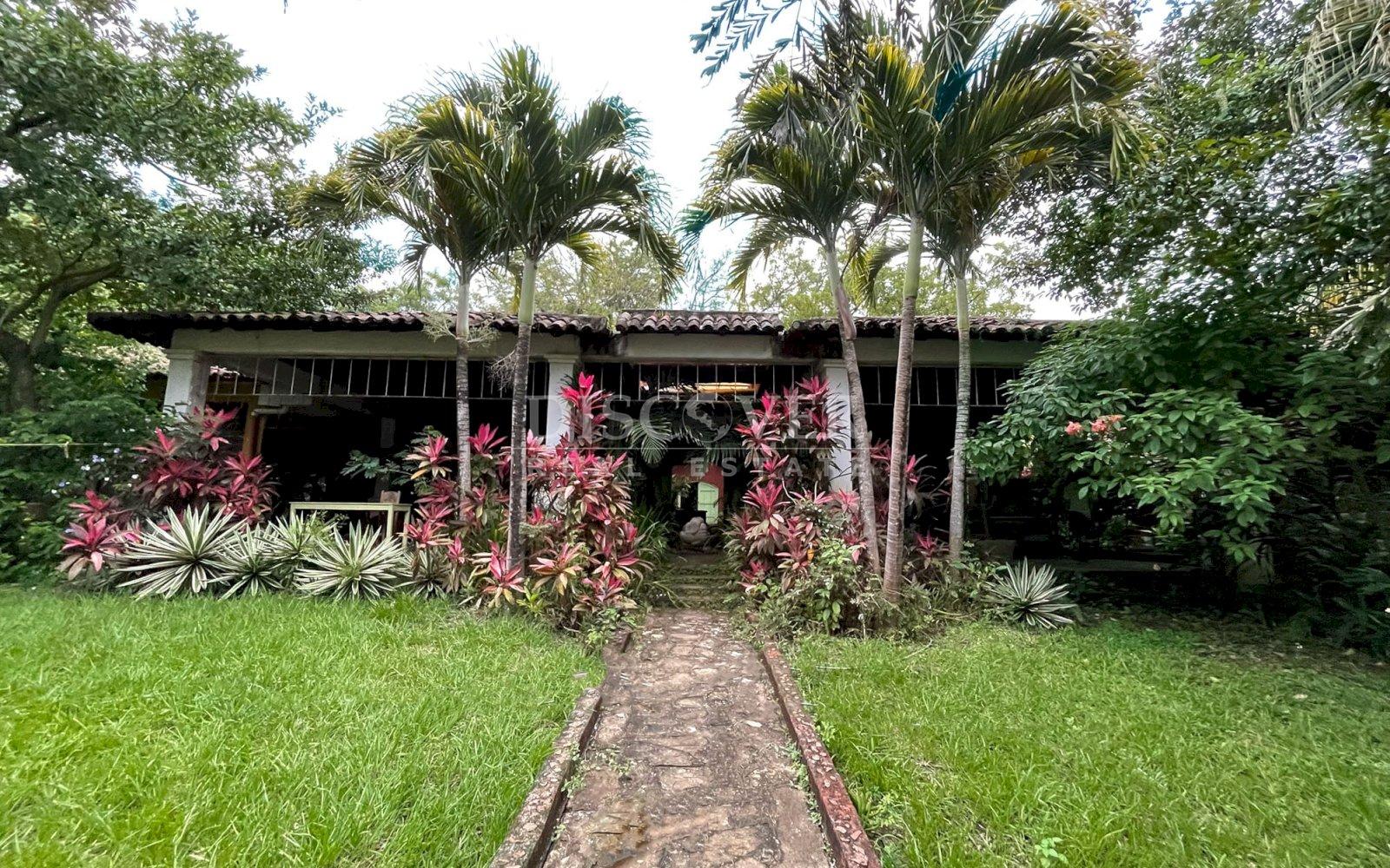  For Sale: Hotel in Granada, Nicaragua – Ideal for Renovation and Redevelopment