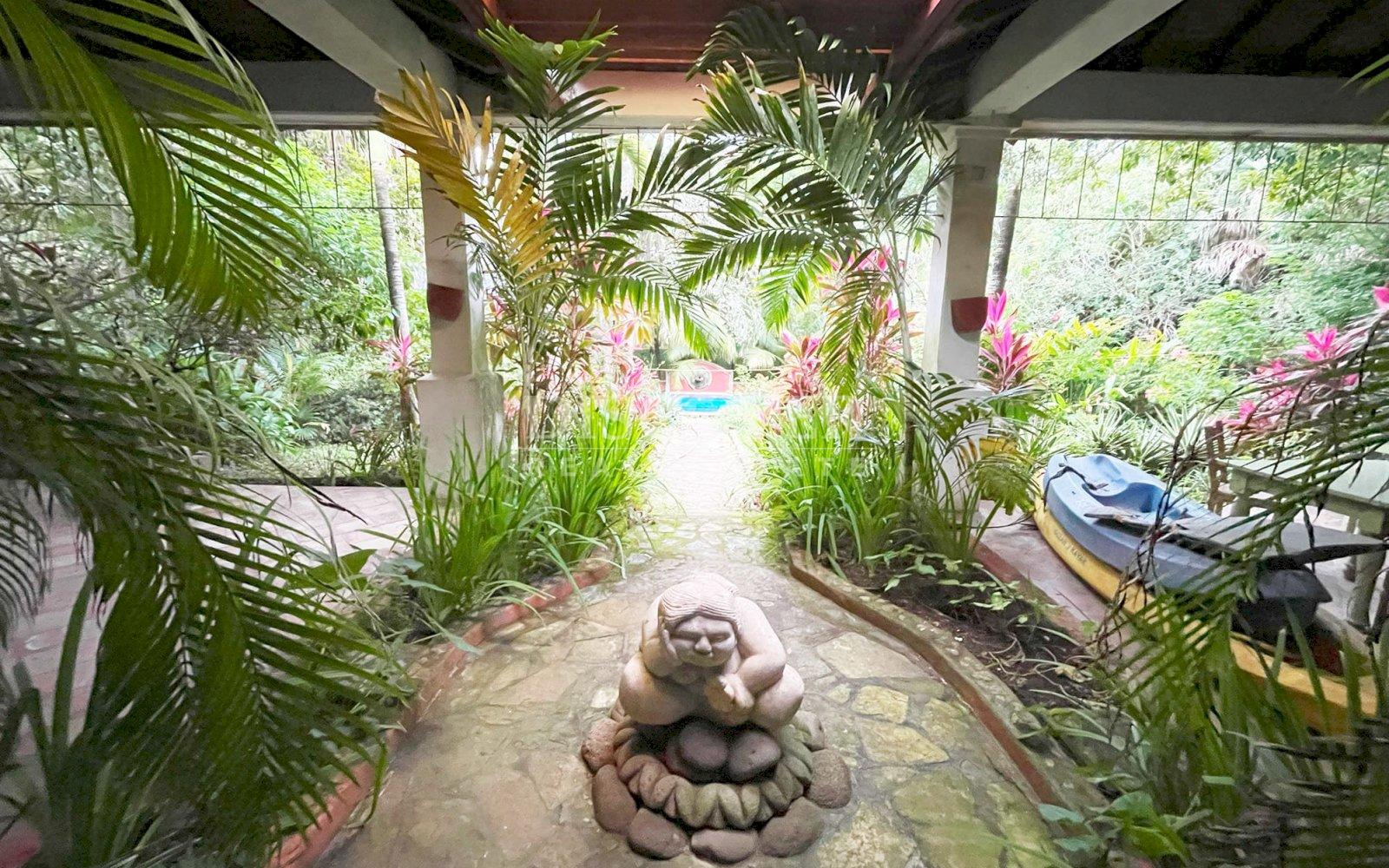  For Sale: Hotel in Granada, Nicaragua – Ideal for Renovation and Redevelopment