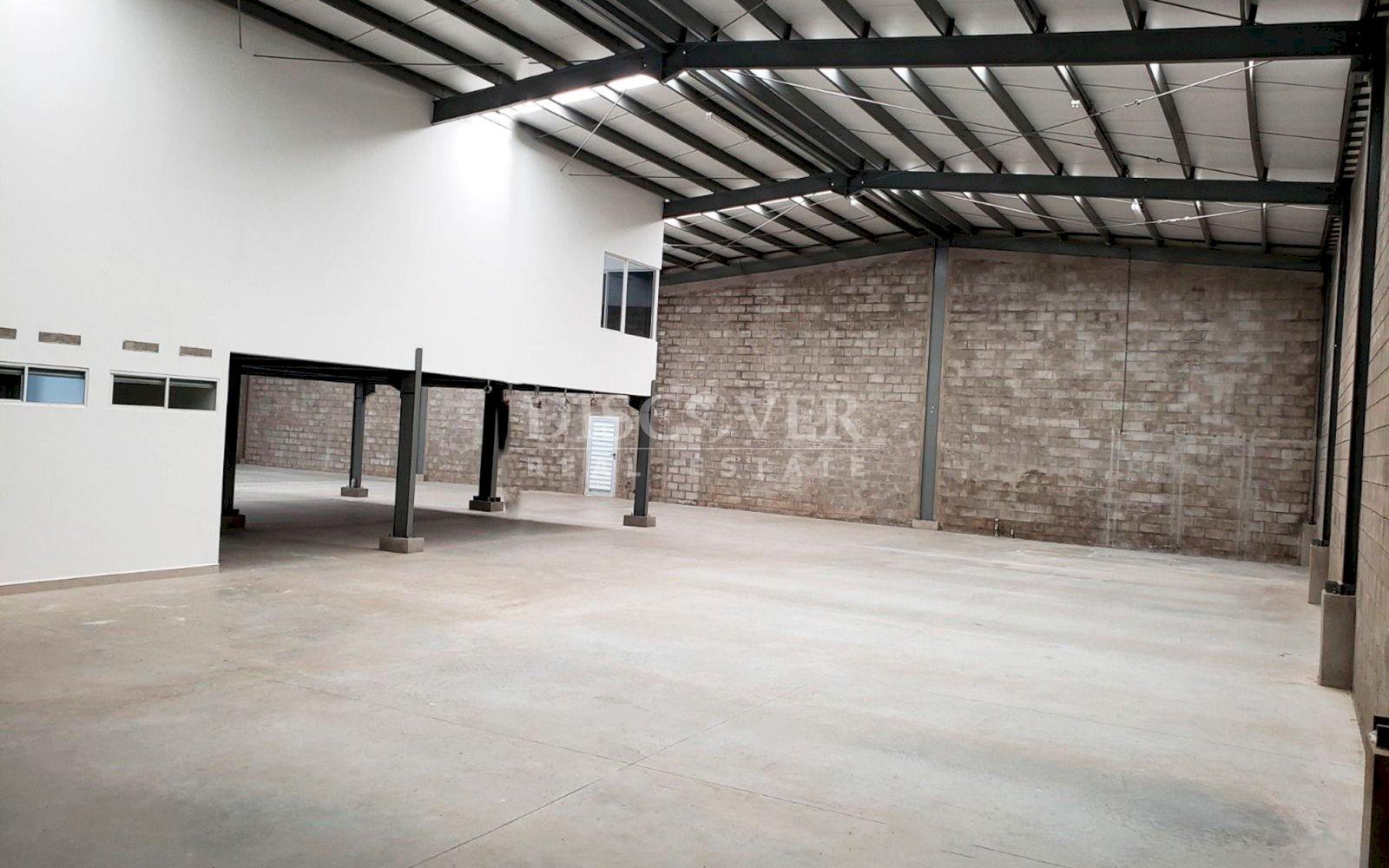  Warehouse for rent in Pista Suburbana