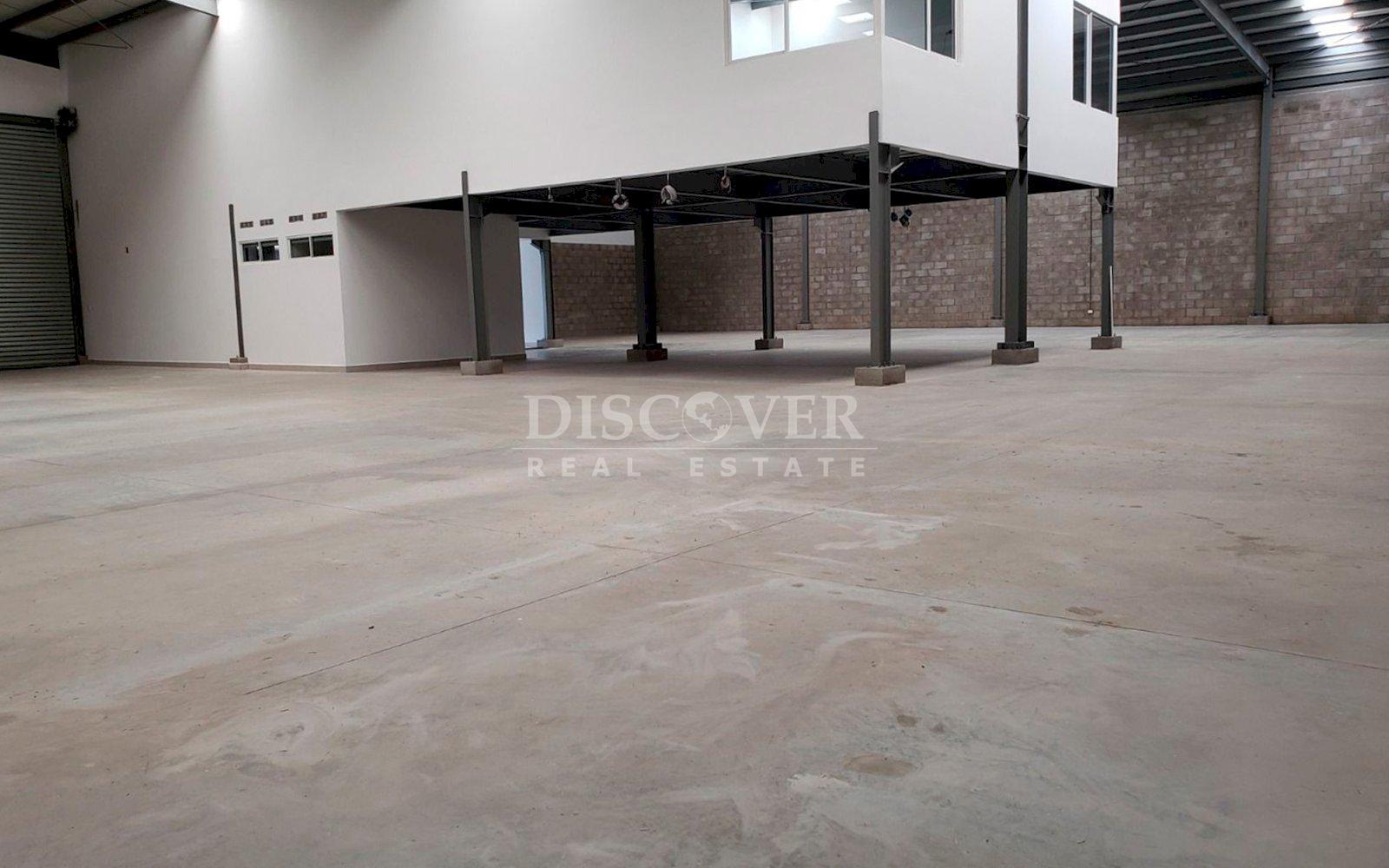  Warehouse for rent in Pista Suburbana