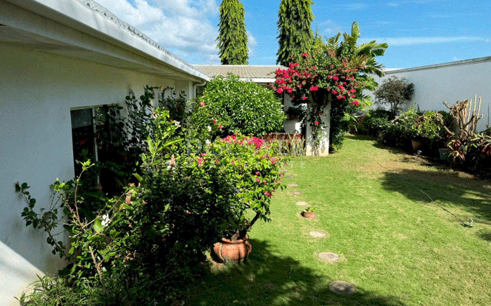  Modern house for sale in Las Colinas 