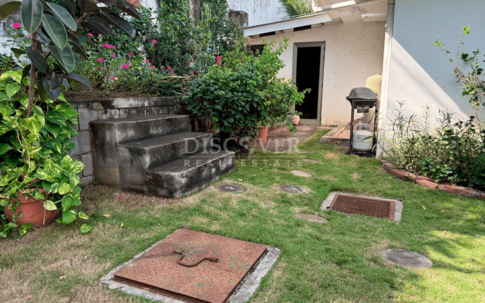  Modern house for sale in Las Colinas 