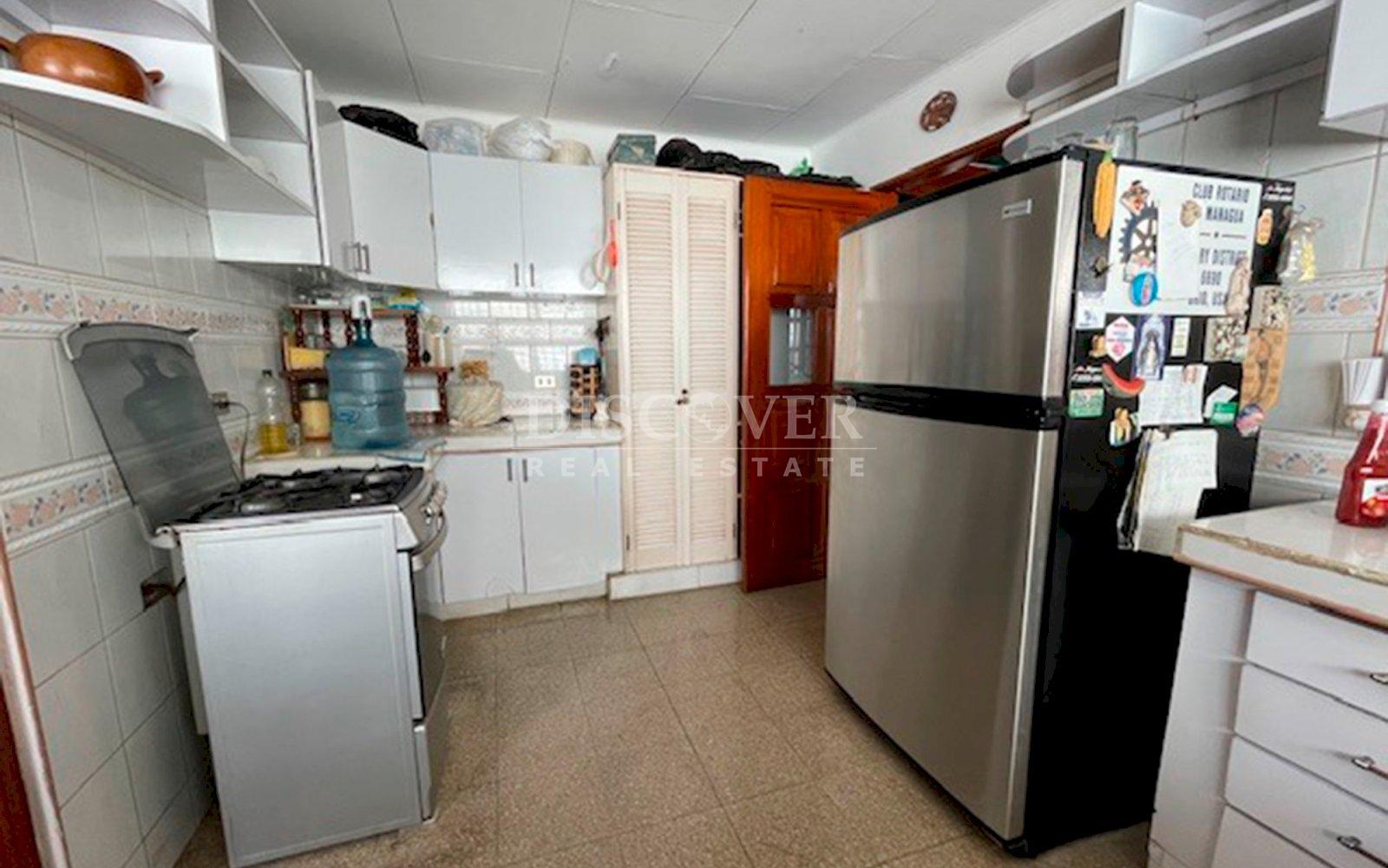  Spacious house for sale in Los Robles